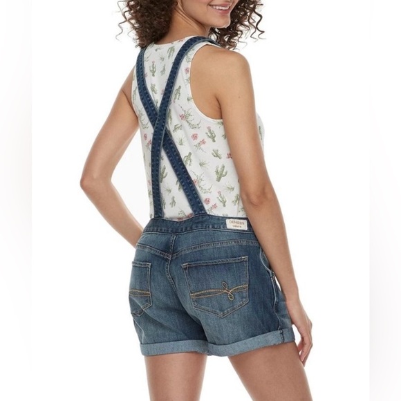 Levi’s Denizen Medium Wash Jean Shortalls
Romper NWT
Size Medium - Picture 1 of 9